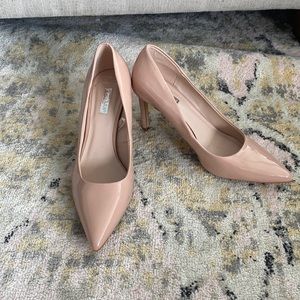 Nude pumps